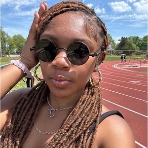 Meet your Posher, Joniya